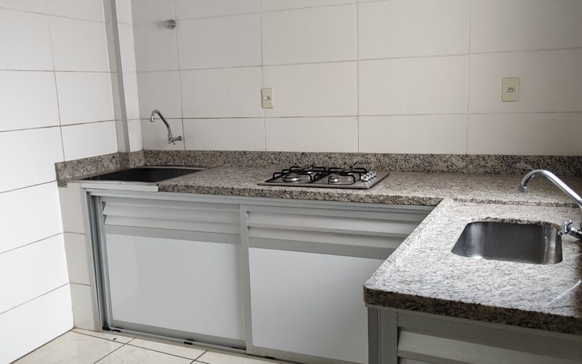 ALUGA-SE SALÃO COMERCIAL