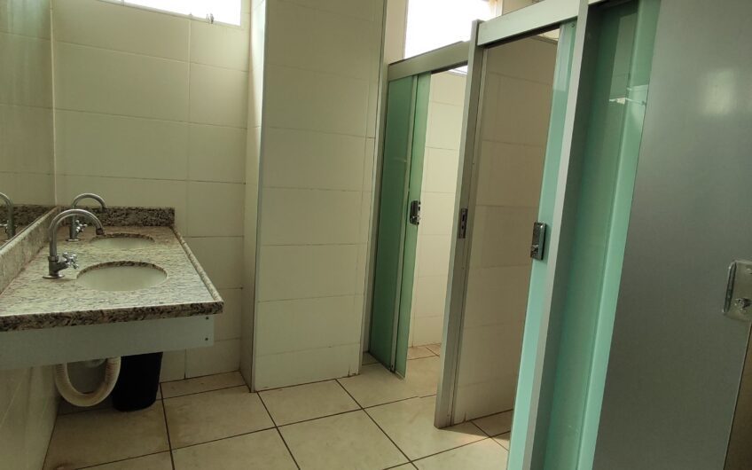 ALUGA-SE SALÃO COMERCIAL