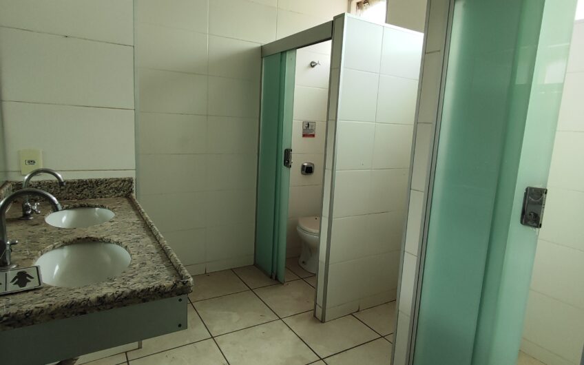 ALUGA-SE SALÃO COMERCIAL